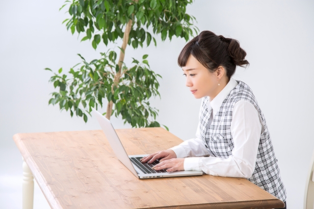 猫背姿勢に悩む方のイメージ|東近江市 猫背矯正